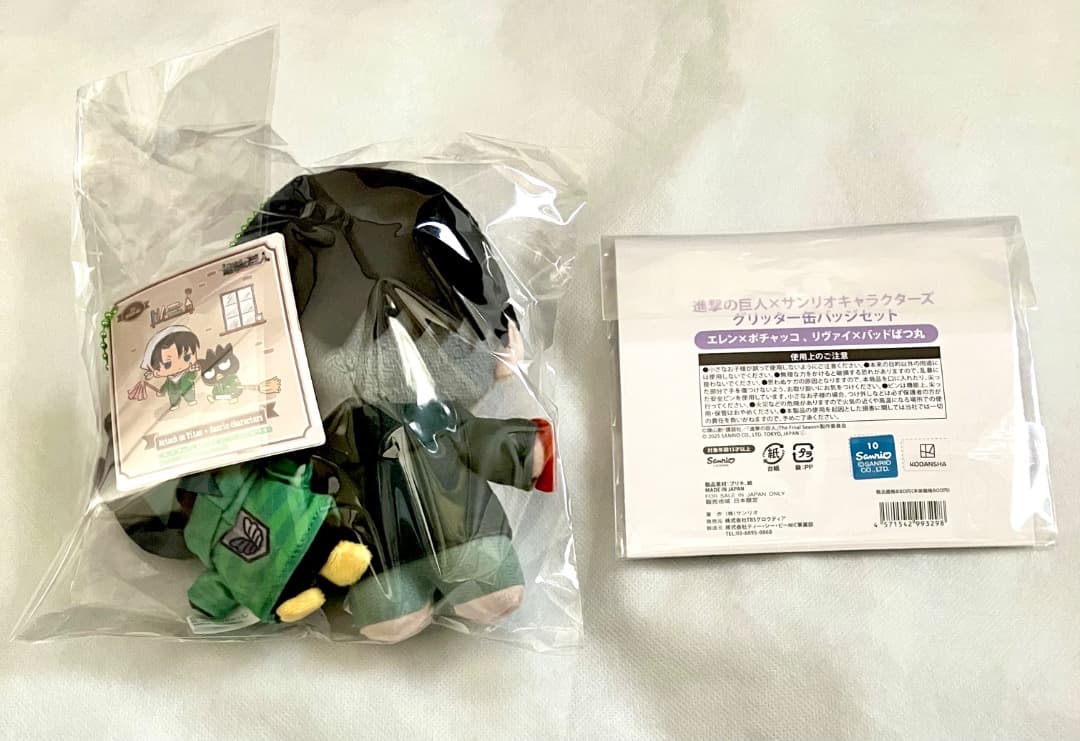 進撃の巨人　リヴァイ　サンリオ　ペアチャーム　バッドばつ丸　缶バッジ　セット