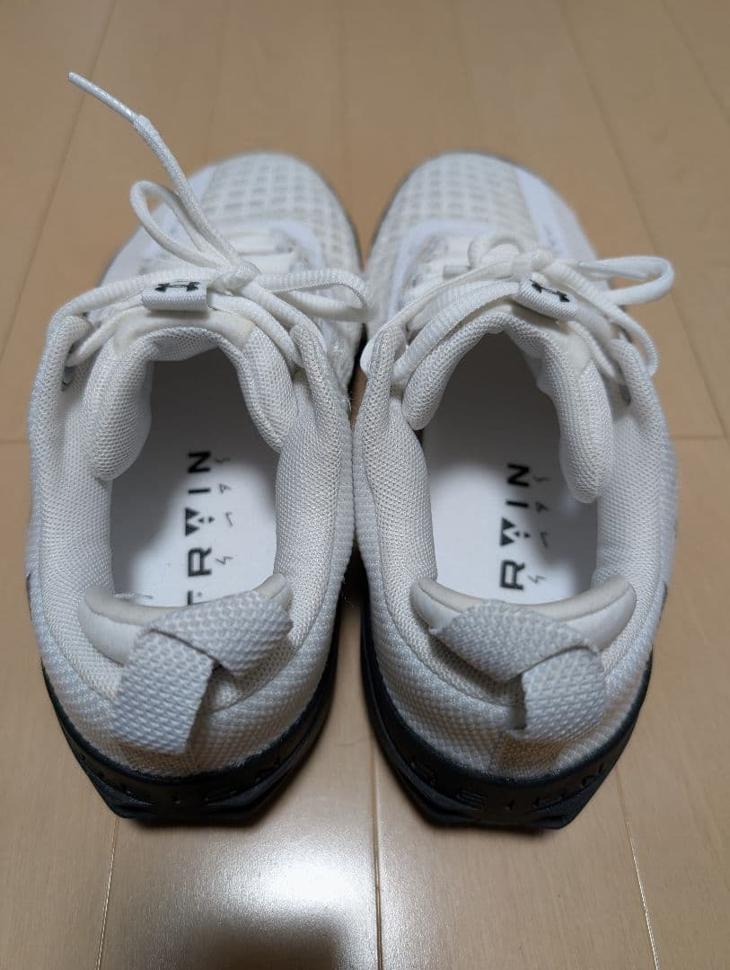 Under Armour トライベースレイン6 White 26.5cm