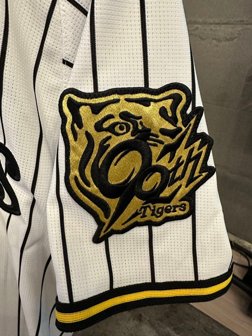 阪神タイガース 90周年ホーム用レプリカユニフォーム近本光司5 NPBワッペン付