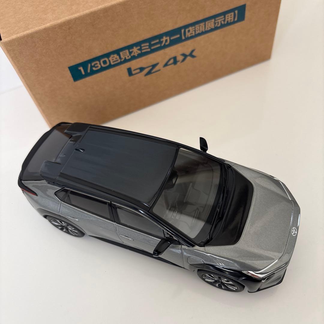 トヨタ 新型bZ4X ミニカーカラーサンプル プレシャスメタル【非売品】