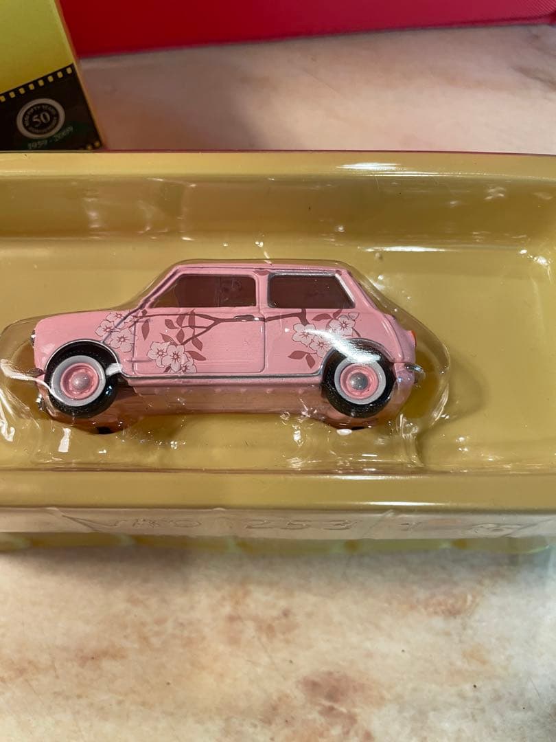 Vanguards 花柄デザイン ピンクミニカー