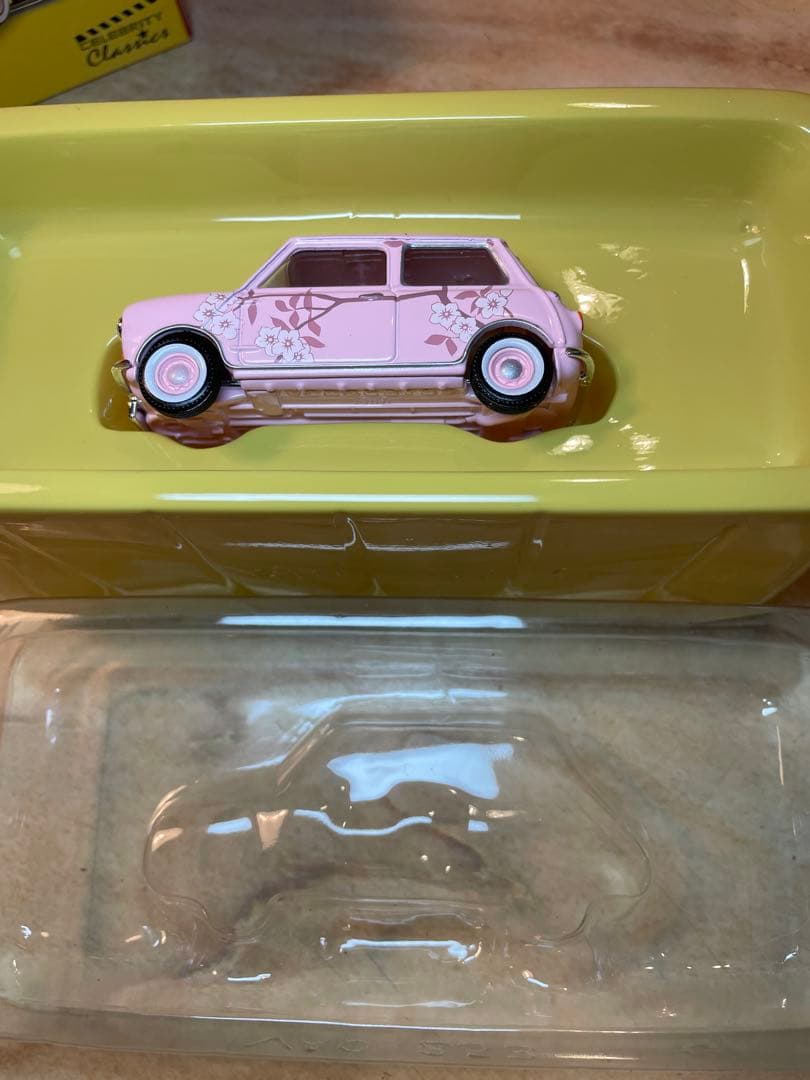 Vanguards 花柄デザイン ピンクミニカー