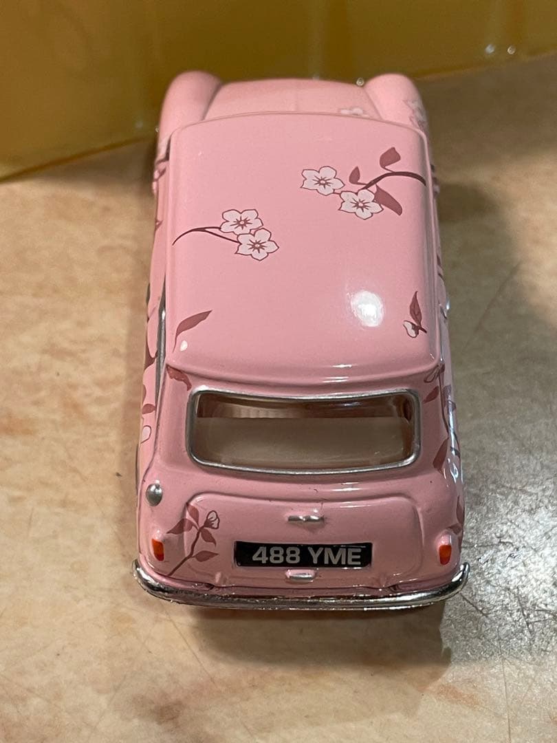 Vanguards 花柄デザイン ピンクミニカー