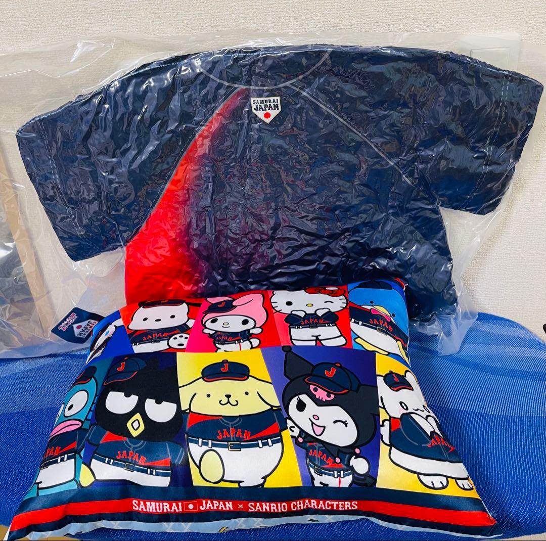 侍ジャパンユニフォーム型クッション、サンリオキャラクターズ 枕　2種セット