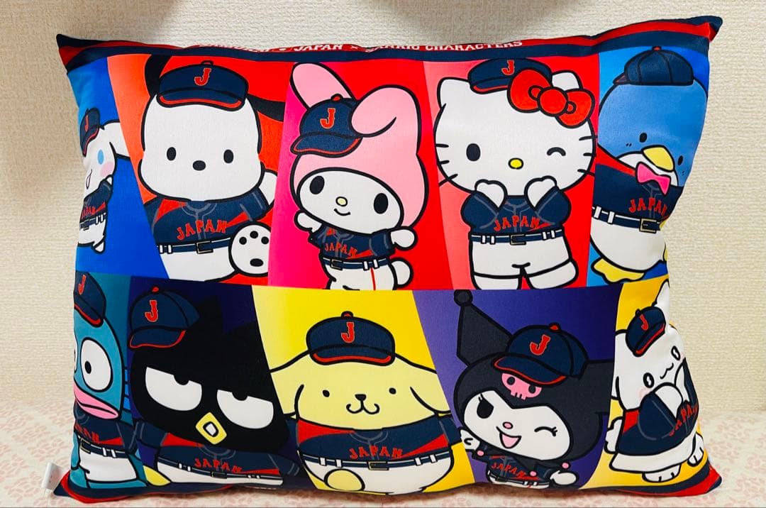 侍ジャパンユニフォーム型クッション、サンリオキャラクターズ 枕　2種セット