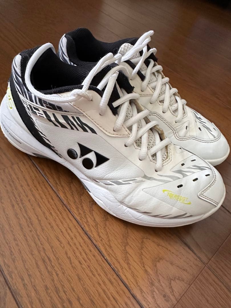YONEX バドミントンシューズ ホワイト 桃田賢斗モデル