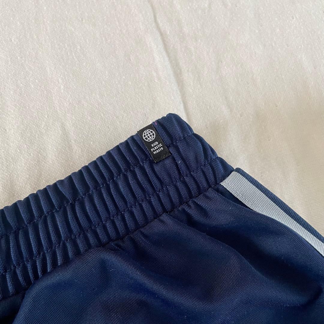 adidasアディカラー バギーフィット ファイヤーバードトラックパンツ