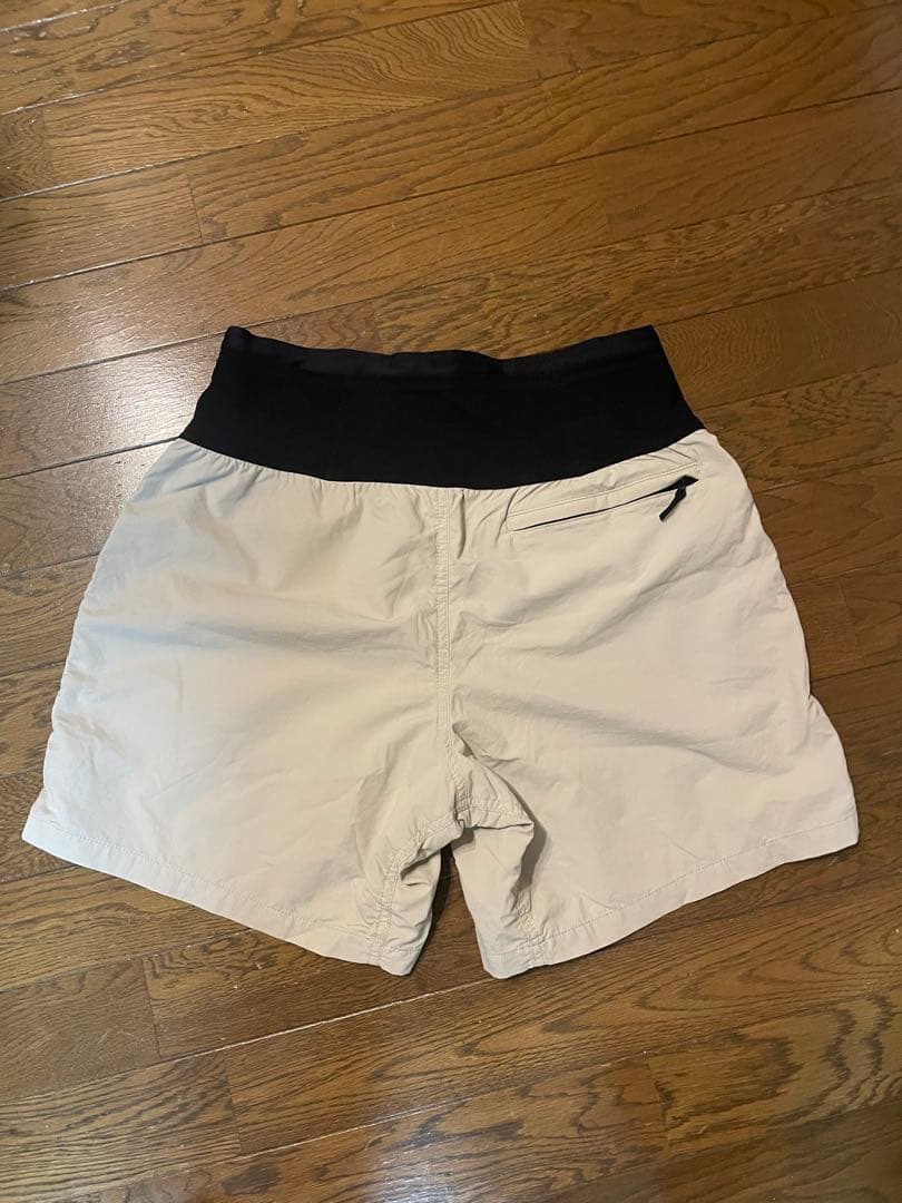 ノースフェイス　フリーランショーツ　メンズ　フォッシルアイボリー　Lサイズ