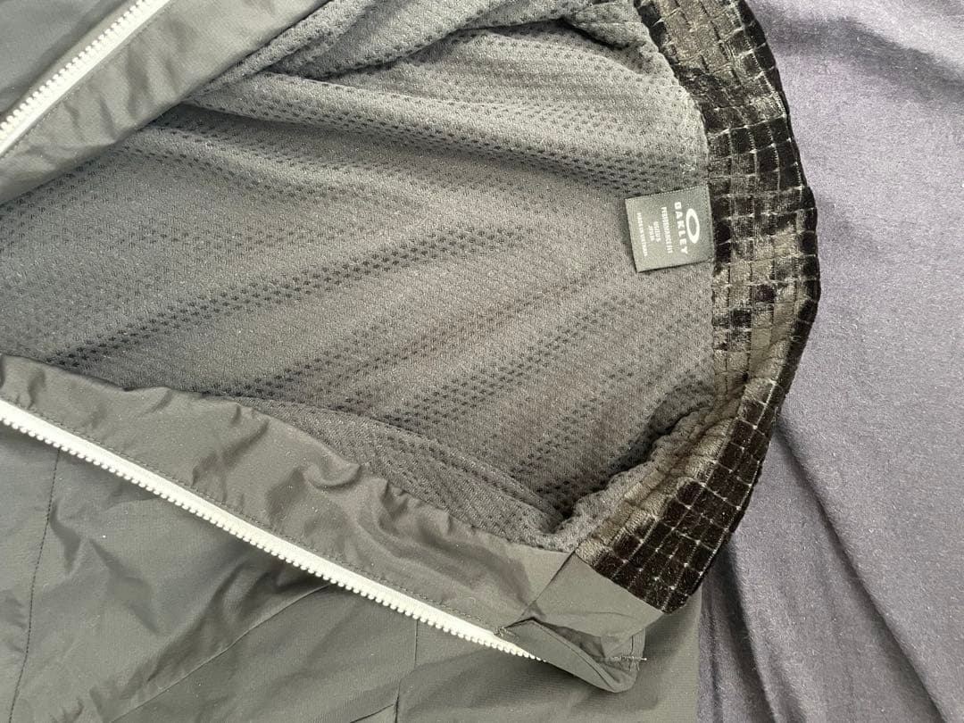 Oakley ウィンドブレーカー