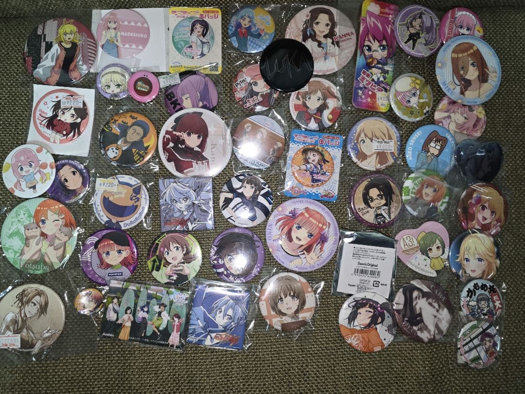 アニメ・ゲーム　バッジ　まとめ450点