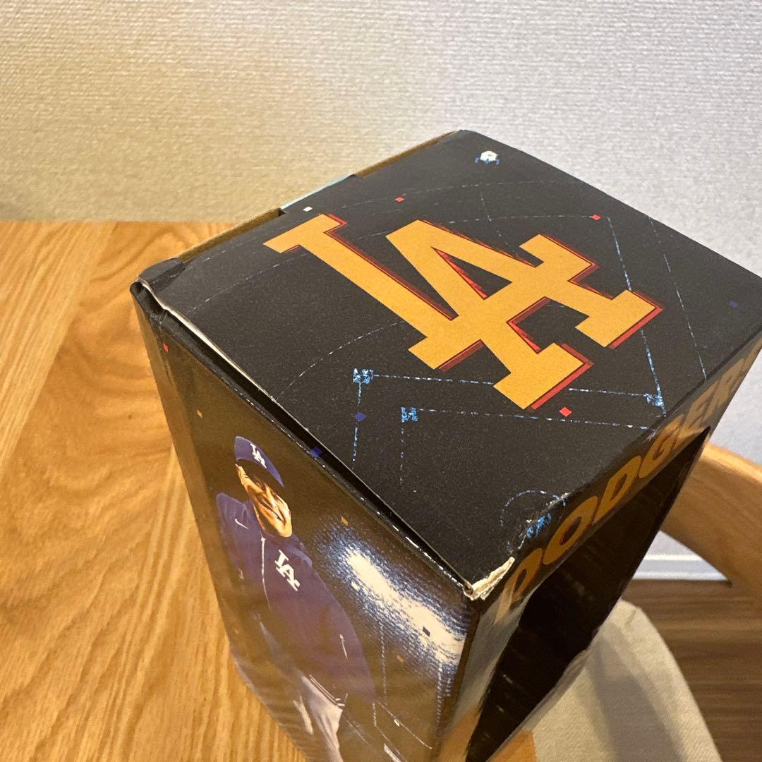 ドジャース デイブ・ロバーツ監督　ボブルヘッド人形(箱にダメージあり)