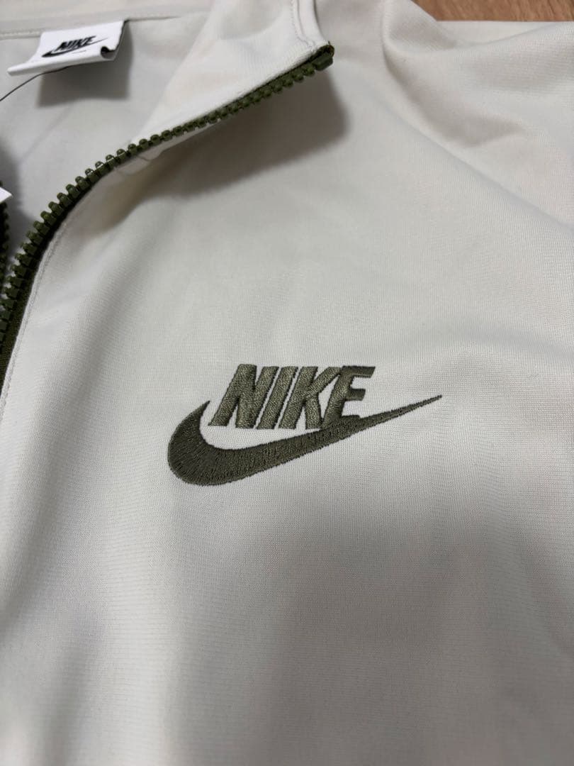 【新品】Nike ジャージ　上下セット ベージュ