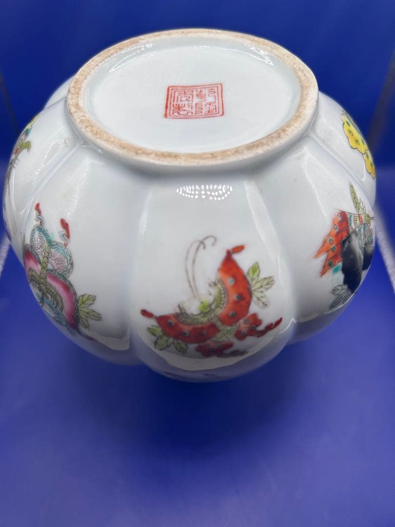 中国古玩 唐物 大清乾隆年製 款 粉彩 百蝶文 瓢箪型 蓋付壺 時代物