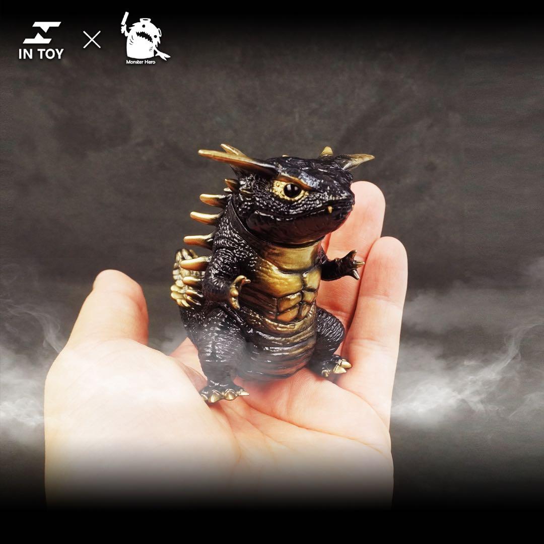 サラマンダー　ミニ超獣　ソフビ　黒金　モンスター　怪獣　可動　フィギュア