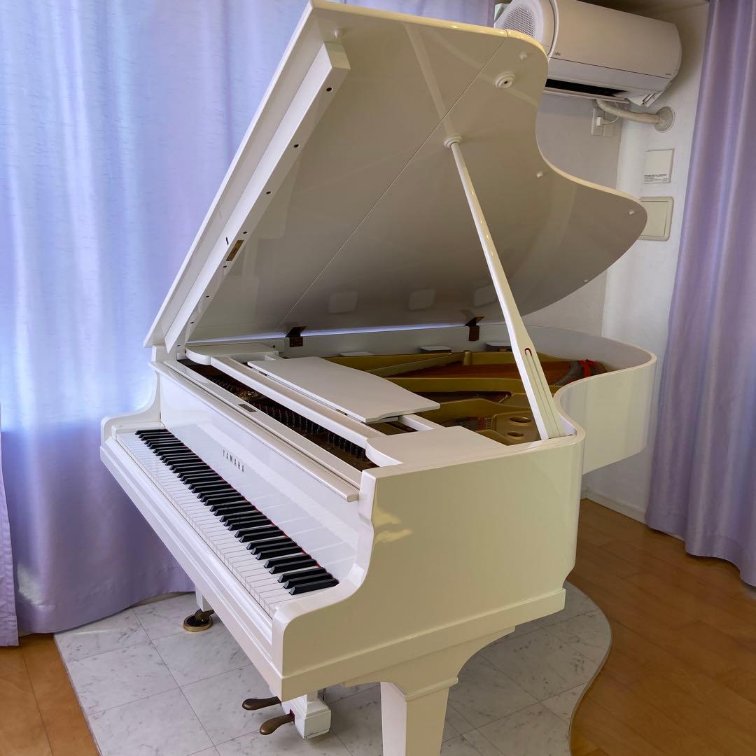お値下げしましたYAMAHAグランドピアノホワイト88鍵盤　防音パネル付き