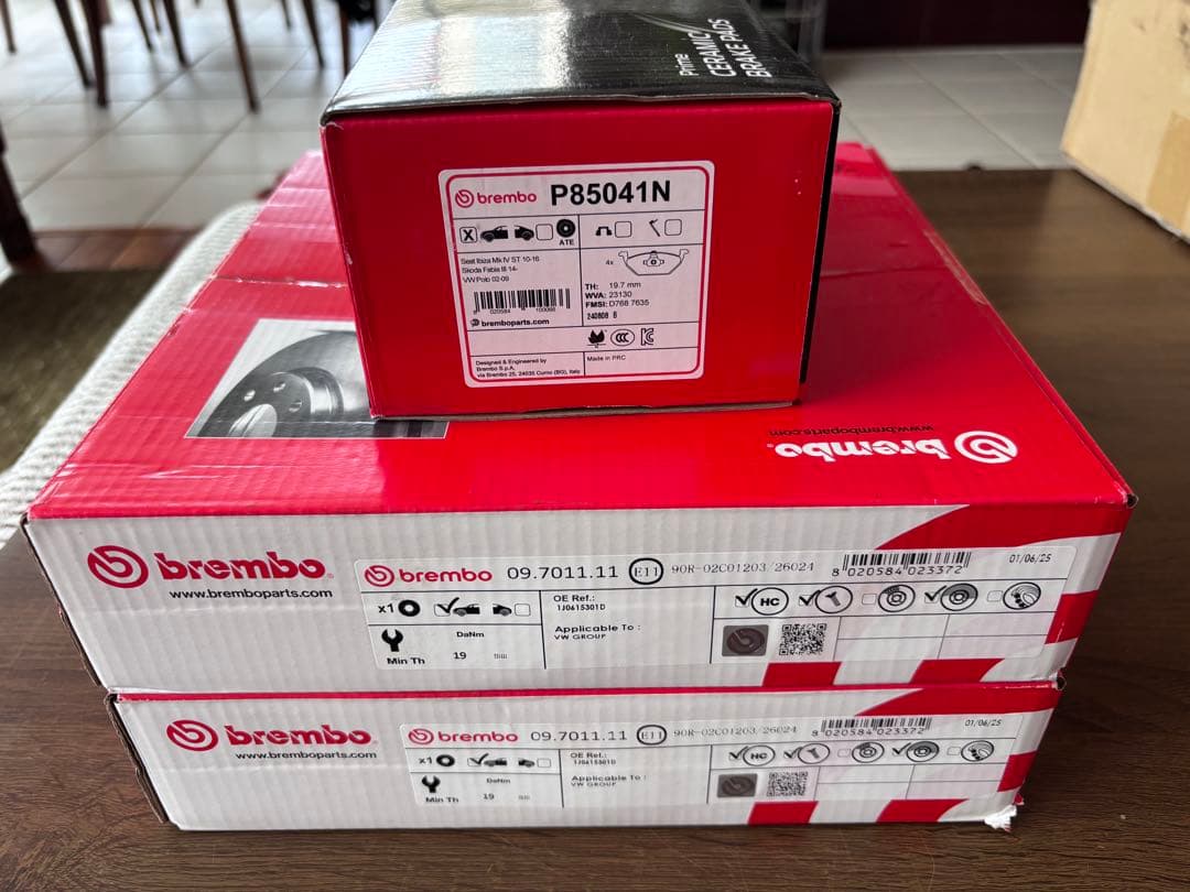 Brembo ブレーキディスク ブレーキパッド　Audi A1