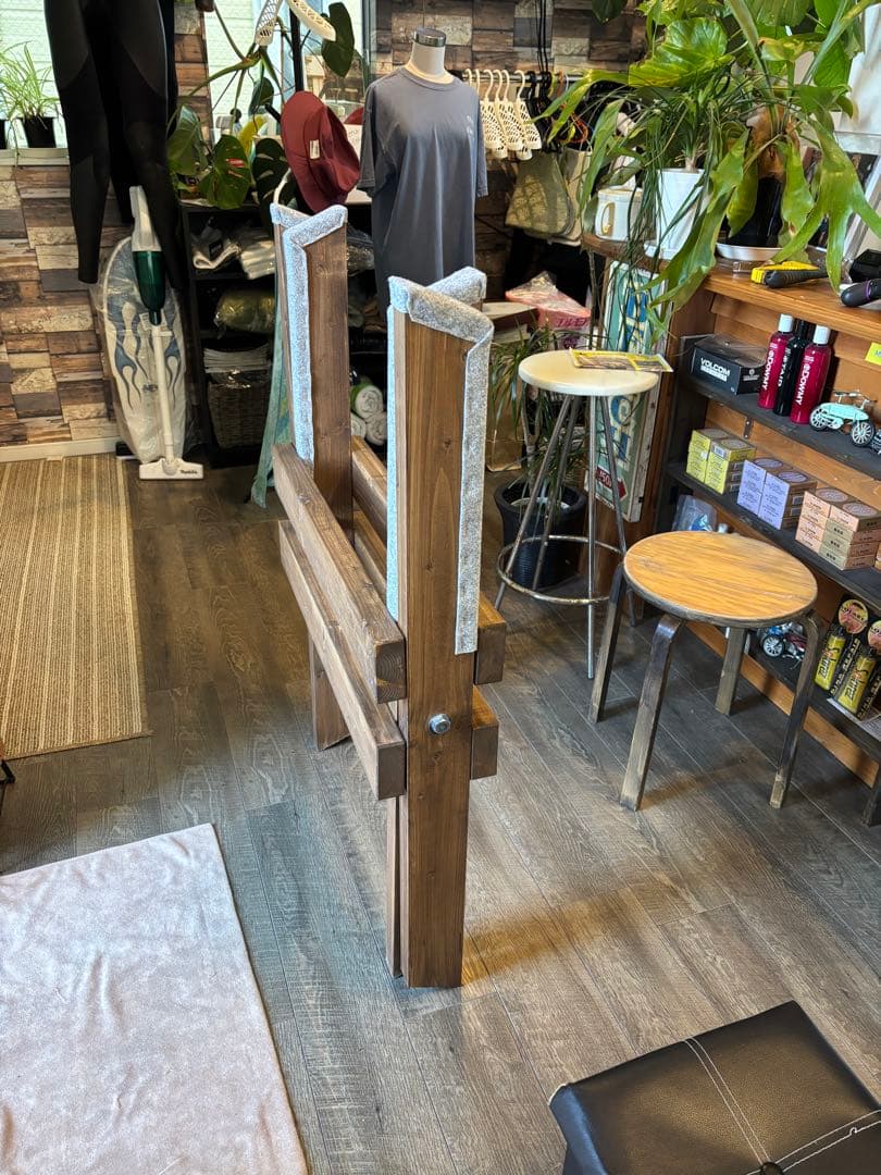 サーフボード用木製メンテナンススタンド