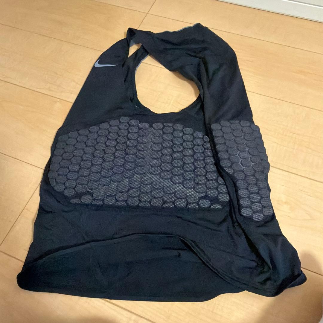 ナイキプロコンバット　パッド入りノースリーブ