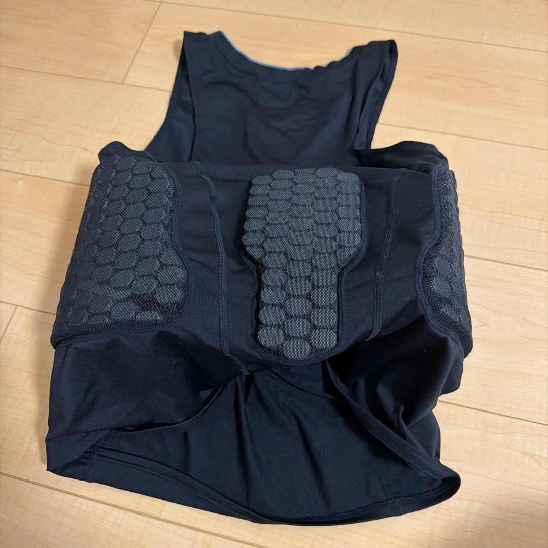 ナイキプロコンバット　パッド入りノースリーブ