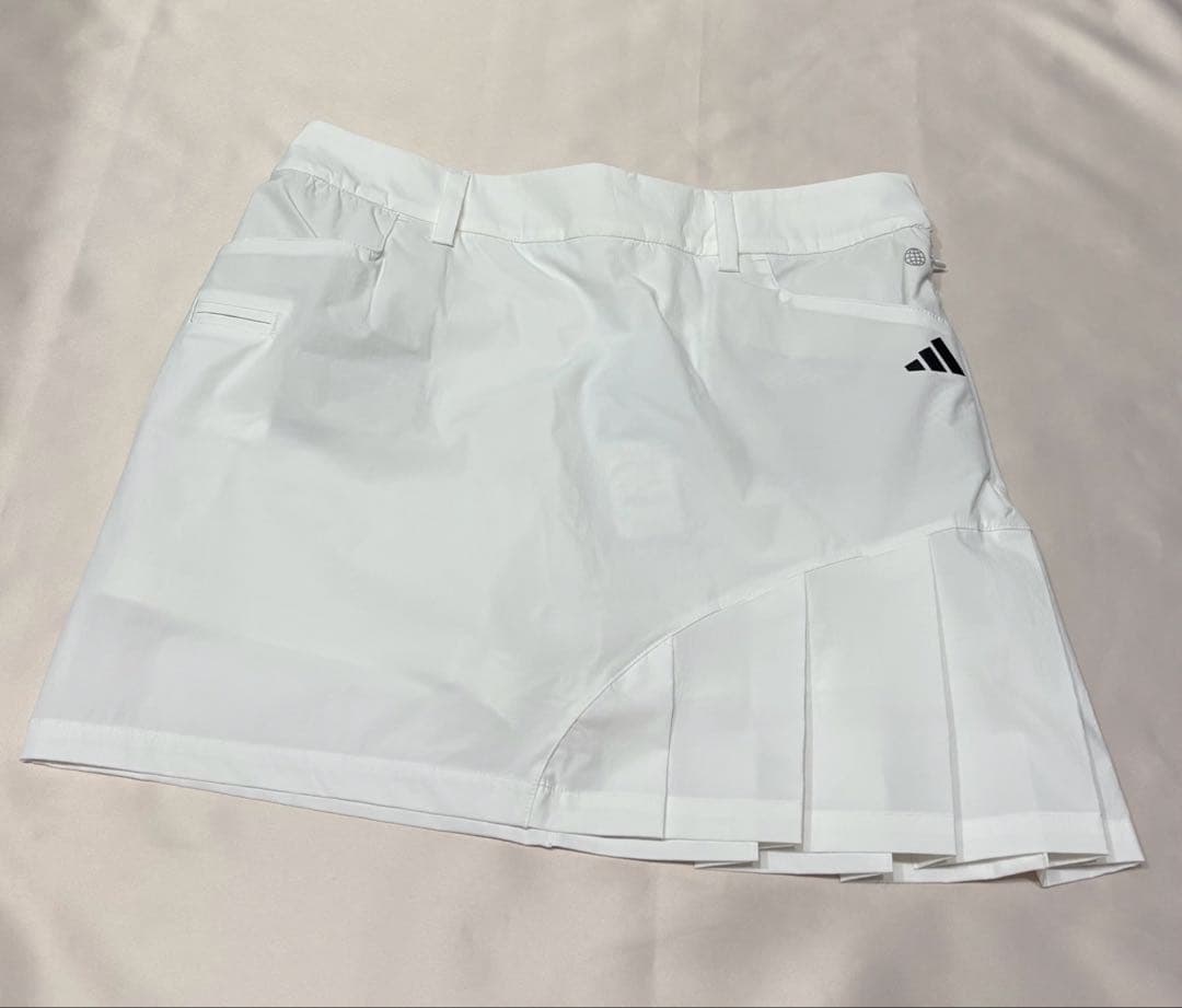 新品adidasゴルフ　薄手ハーフジップシャツ　サイドプリーツスカート　春夏