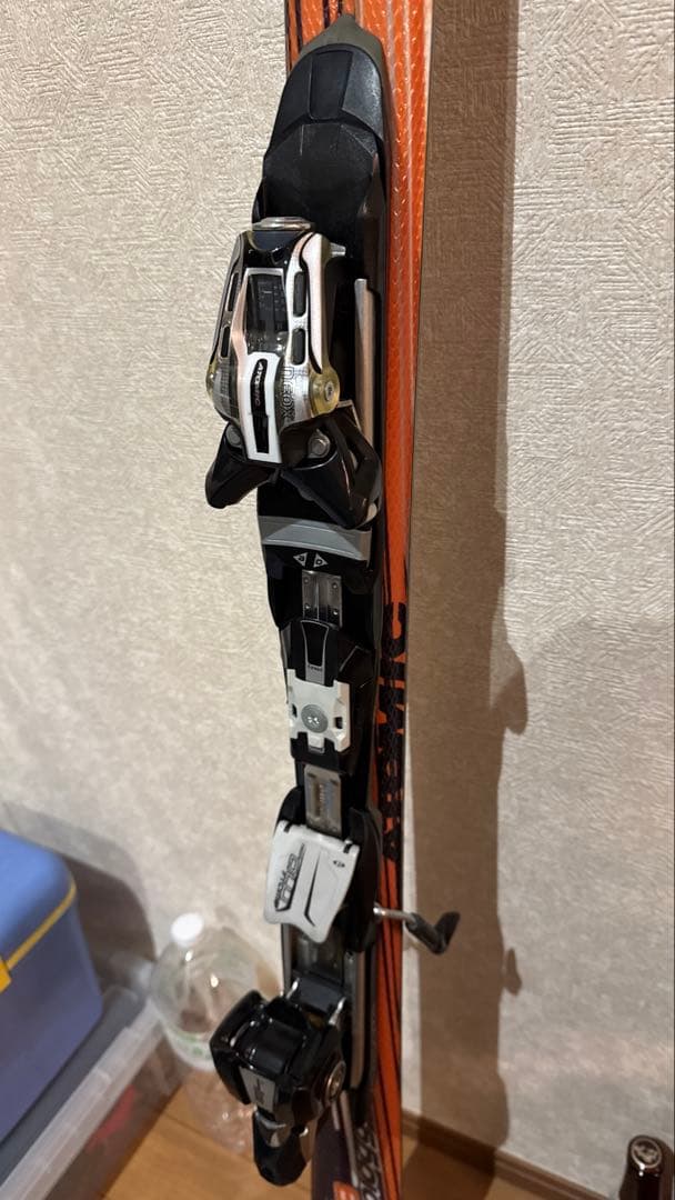 Atomic社のスキー板　DEMO LT9 beta technology