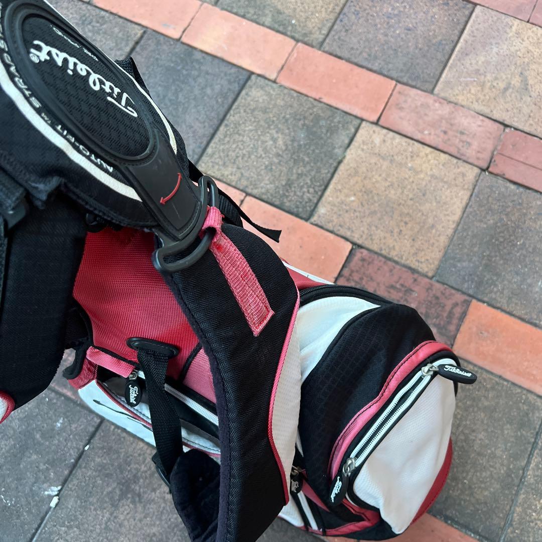 Titleist スタンドバッグ 黒/赤/白 軽量スタンドキャディバック