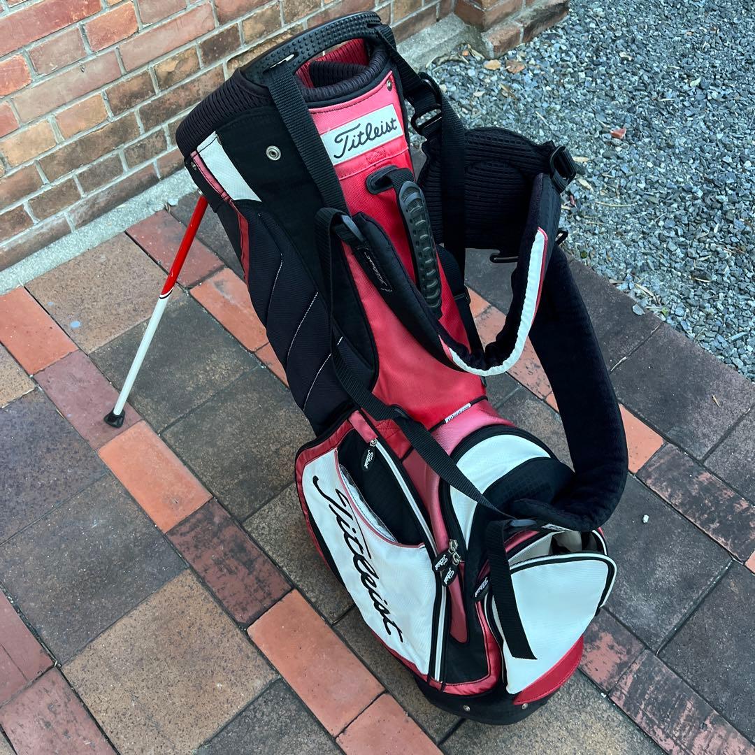 Titleist スタンドバッグ 黒/赤/白 軽量スタンドキャディバック