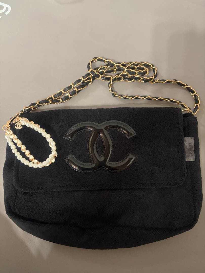 CHANEL 黒スエードバッグ パールストラップ付き