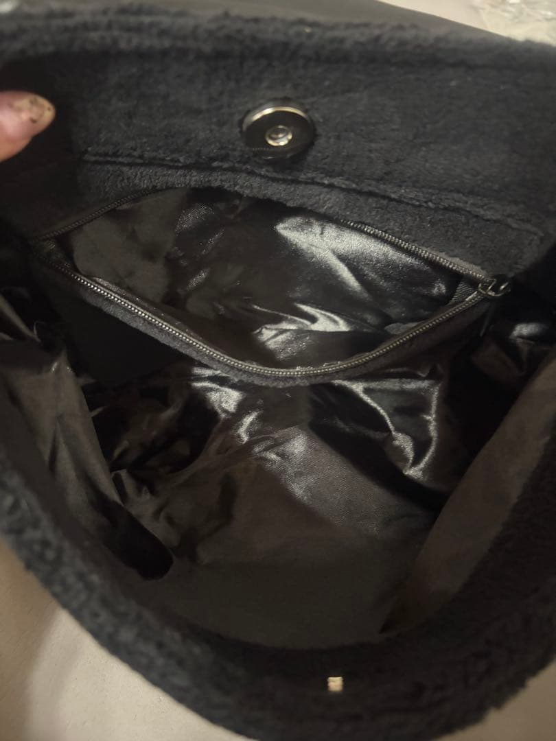 CHANEL 黒スエードバッグ パールストラップ付き