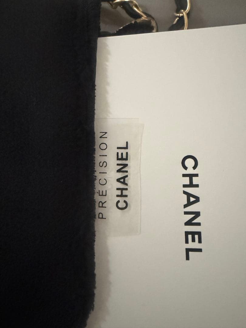 CHANEL 黒スエードバッグ パールストラップ付き