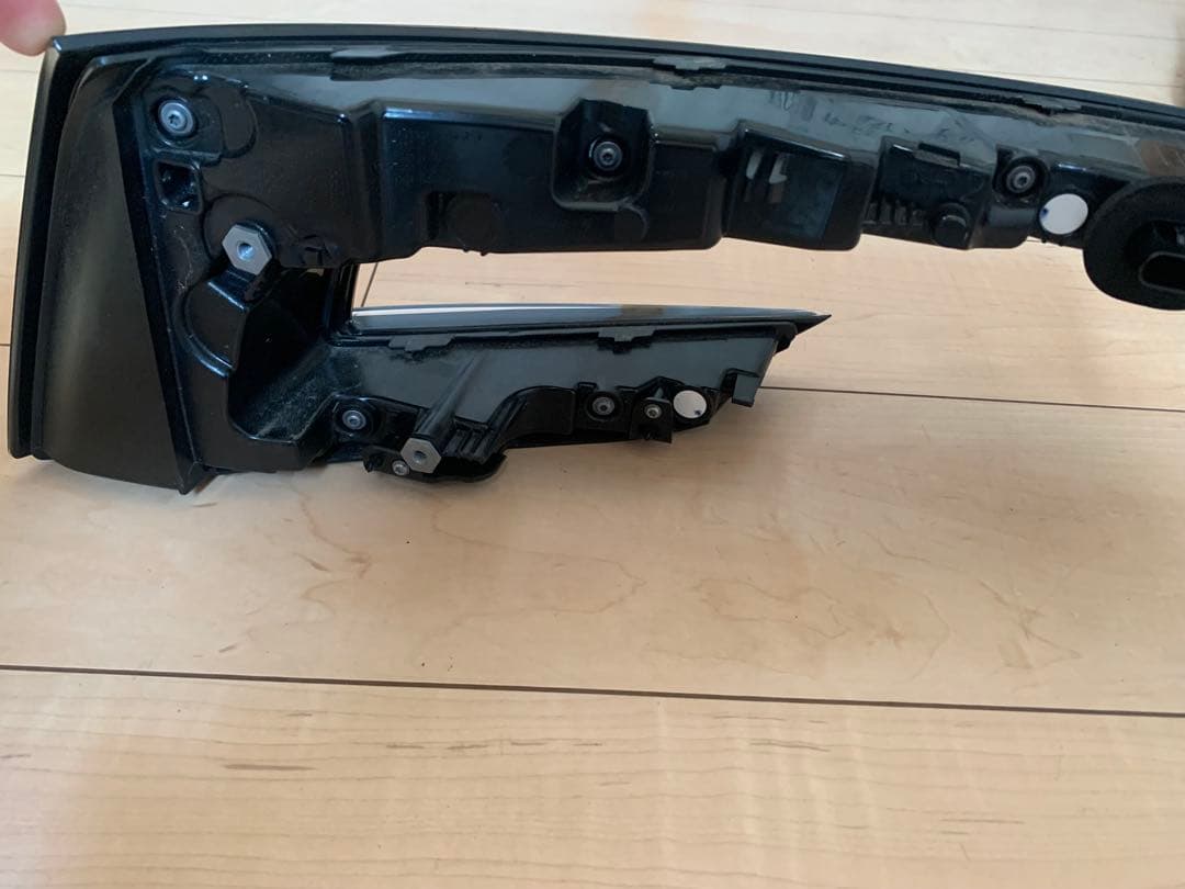 テスラ　TESLA モデル3 ハイランド　右テールレンズ　小傷のみ