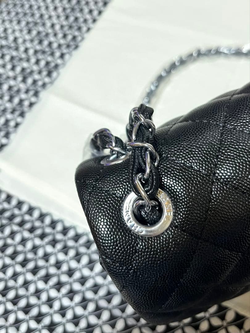 CHANEL 黒キャビアスキン シルバーチェーン ノベルティ