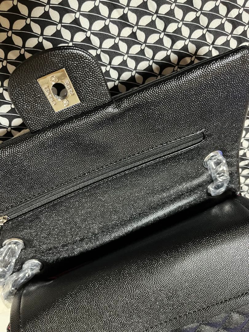 CHANEL 黒キャビアスキン シルバーチェーン ノベルティ