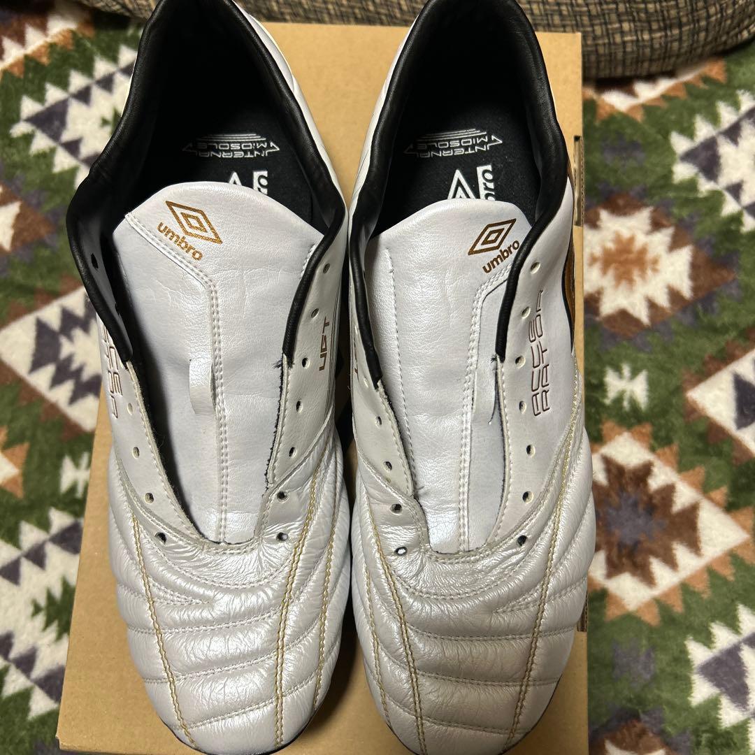 Umbro ACE RATOR ホワイト サッカーシューズ