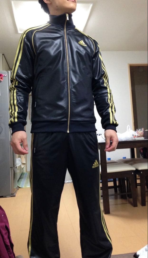 美品 adidasコーティング トラックジャケットSサイズ上下セット 着画あり⭐︎