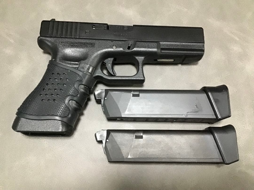東京マルイ GLOCK 22 ガスガン マガジン2本とラバーグリップ付