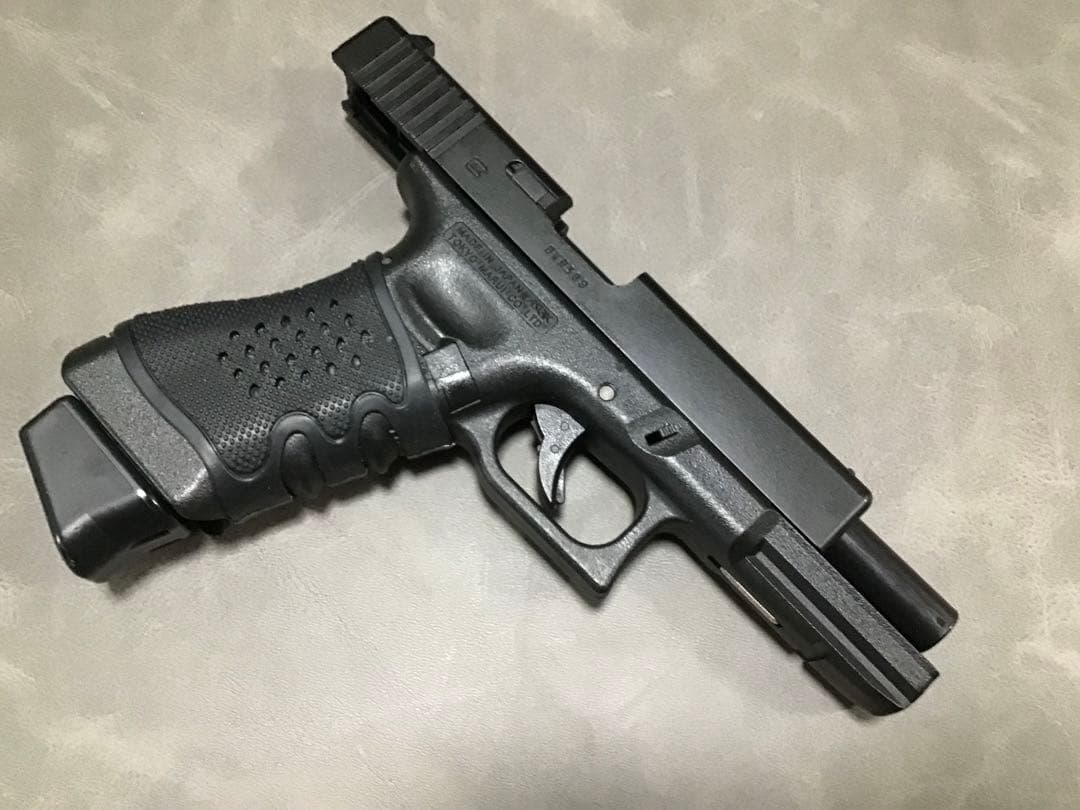 東京マルイ GLOCK 22 ガスガン マガジン2本とラバーグリップ付