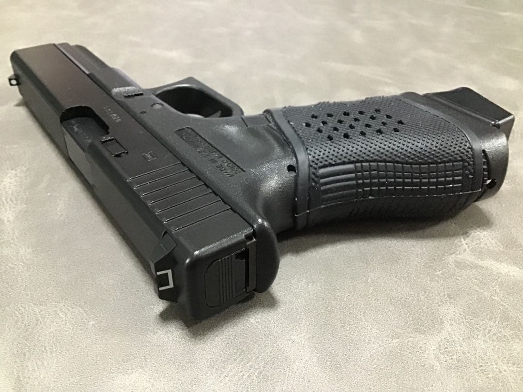 東京マルイ GLOCK 22 ガスガン マガジン2本とラバーグリップ付