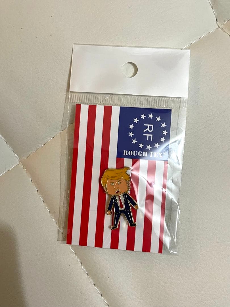 Happy Trump Pin ハッピートランプバッジ トランプ大統領