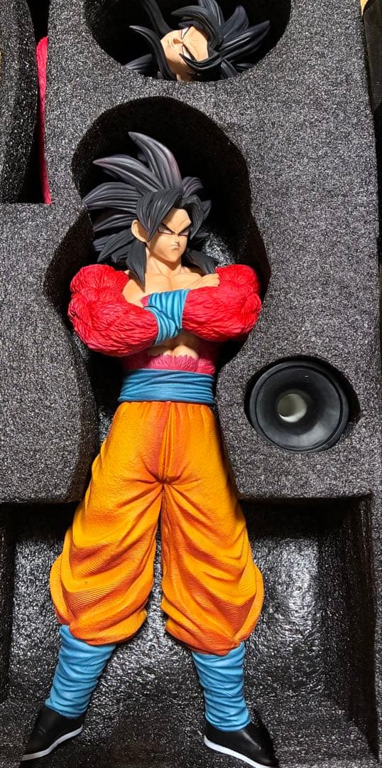 ドラゴンボール　スーパーサイヤ人4 孫悟空＆ベジータ　2体セット　新品未使用品。