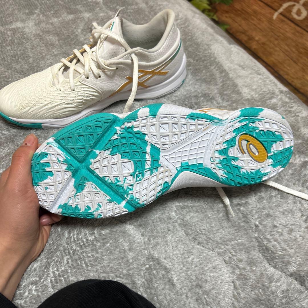 ASICS アンプレアレスロー　28センチ
