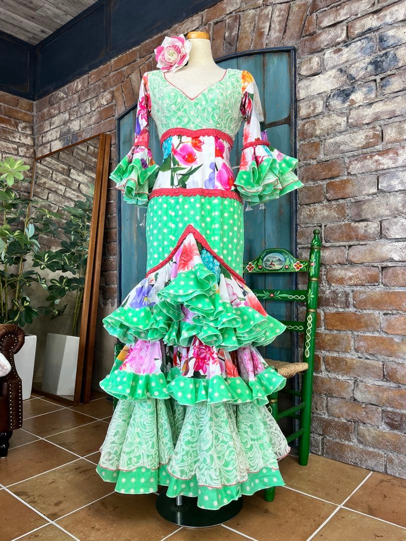スペイン製 フラメンコドレス ミントグリーン×花柄×水玉・レース装飾入り