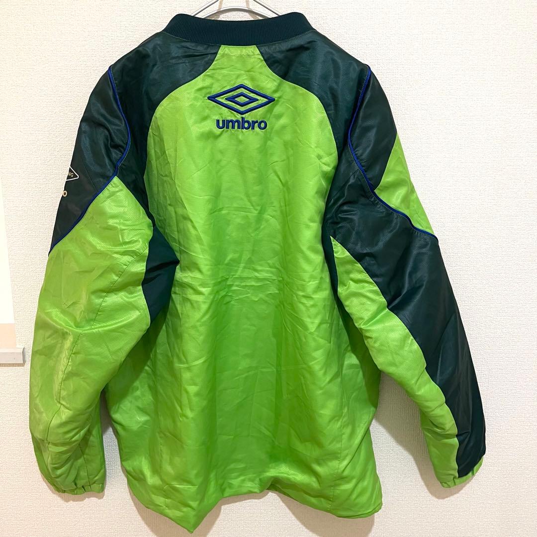 未使用級 レアカラー umbro 中綿ピステ ウーヴンジャケット トレーニング