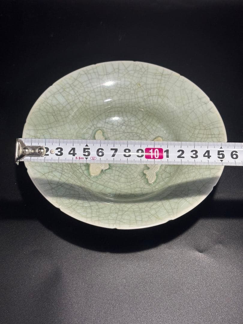 中国　淡い緑色の魚の装飾皿