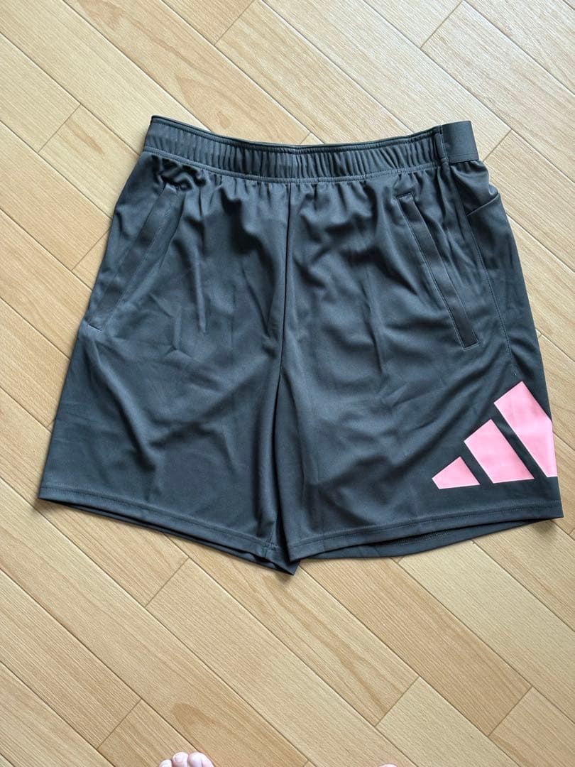 adidas LES MILLS メンズノースリーブシャツ ショートパンツセット