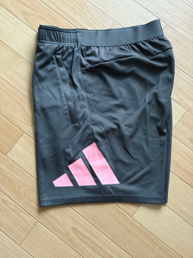 adidas LES MILLS メンズノースリーブシャツ ショートパンツセット