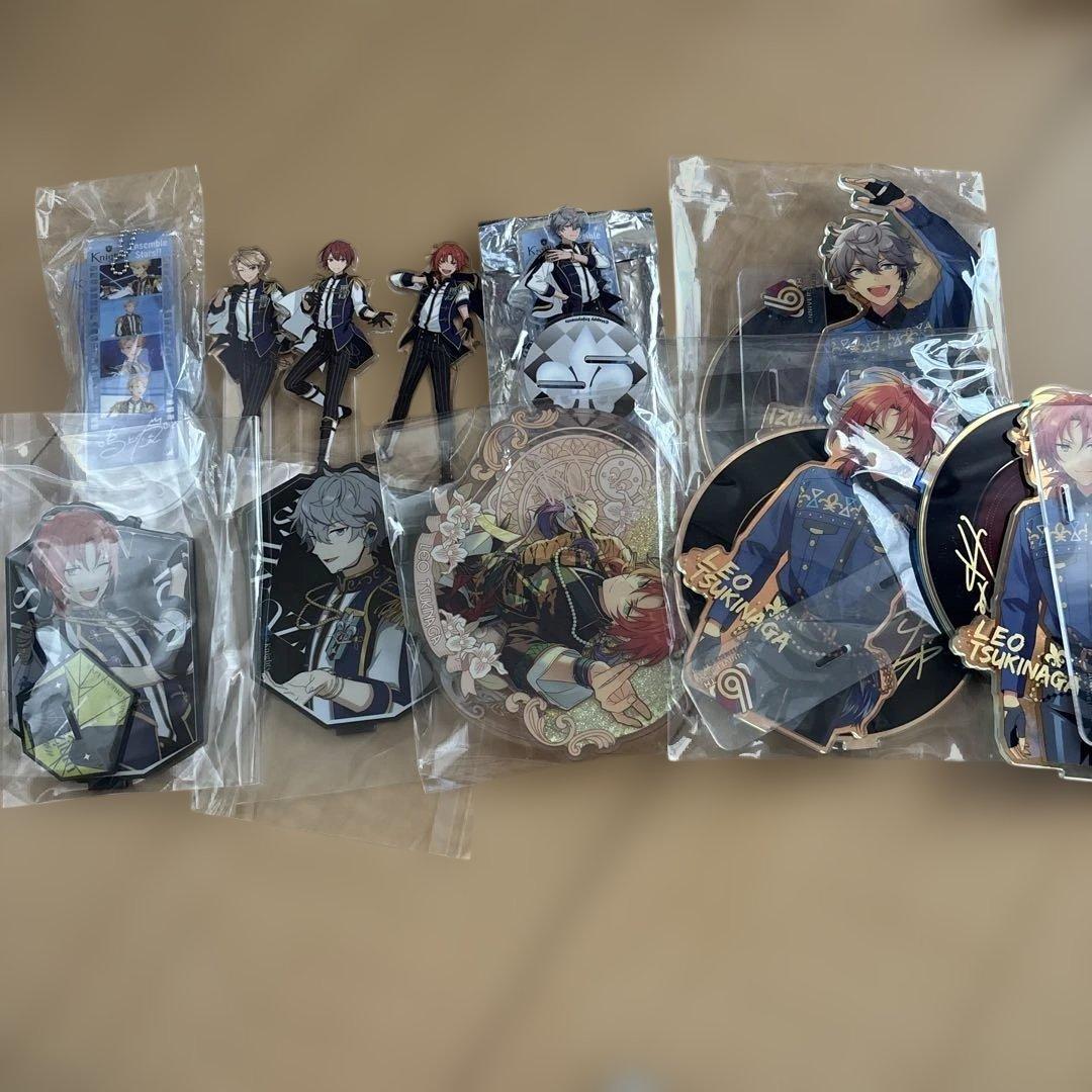あんスタ　Knights まとめ売り　アクスタ紙類うちわ缶バッジおまんじゅう他