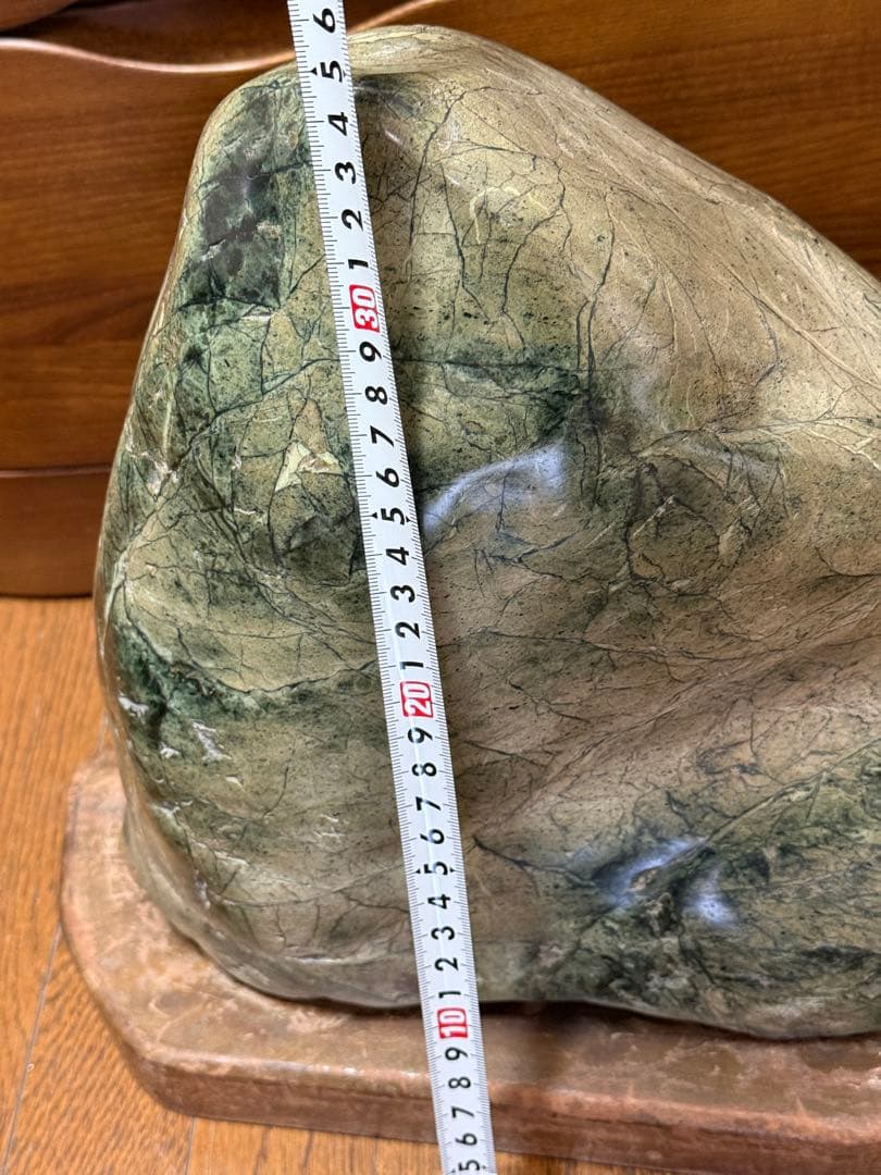 観賞石 天然石の美しい石の置物 木製台座付き