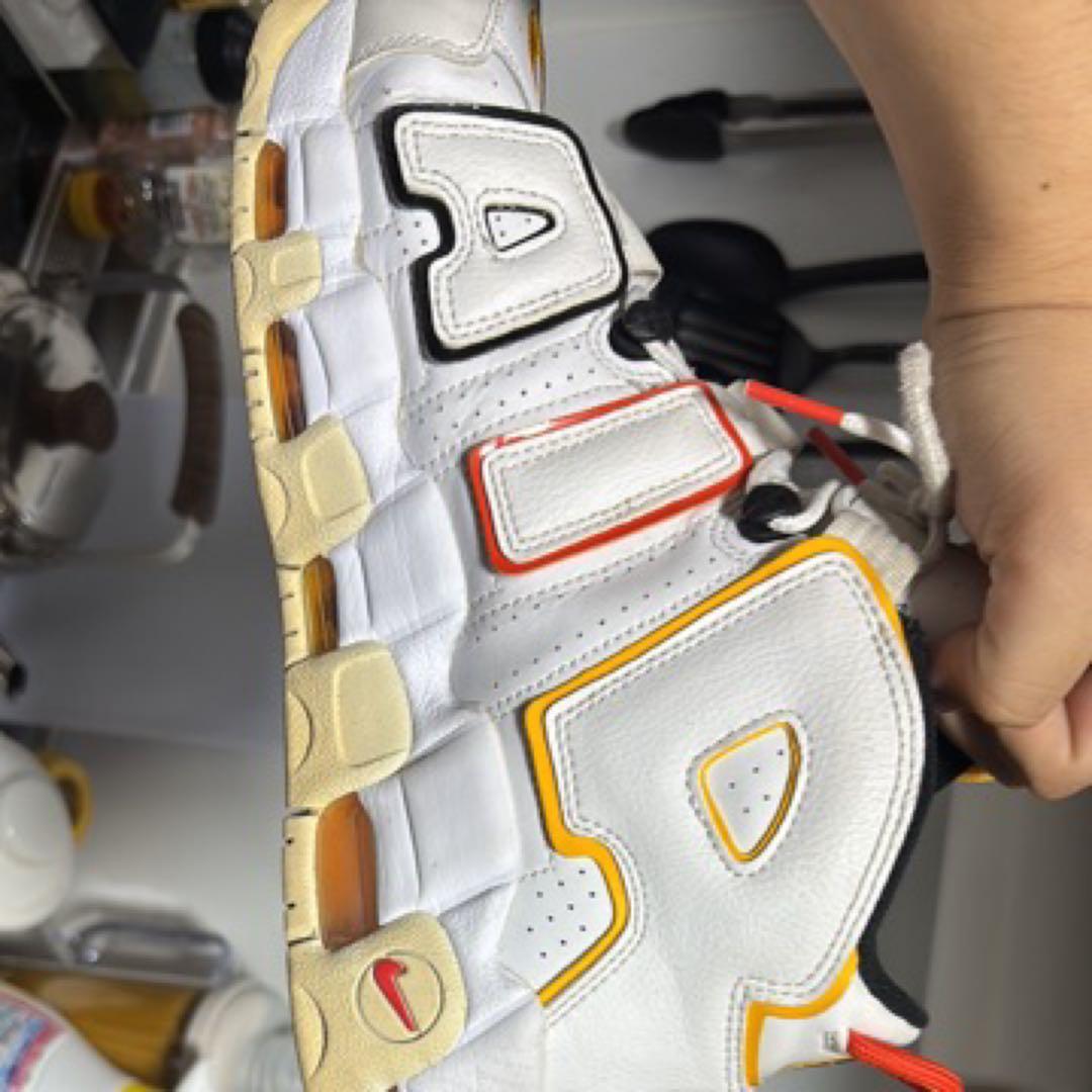 NIKE モアアップテンポ　レイガンス