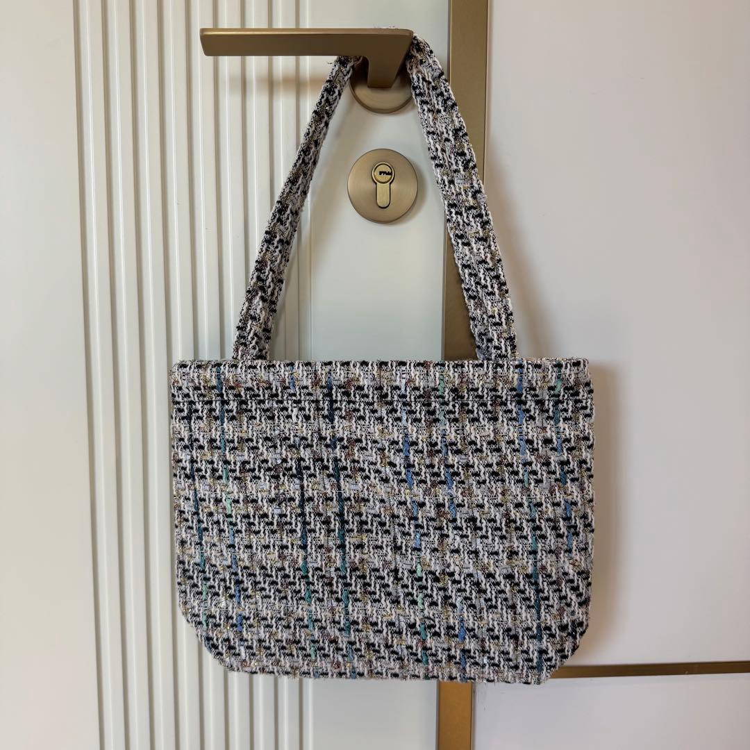 CHANEL VIP ノベルティ ツイード スパンコール トートバッグ　シルバー